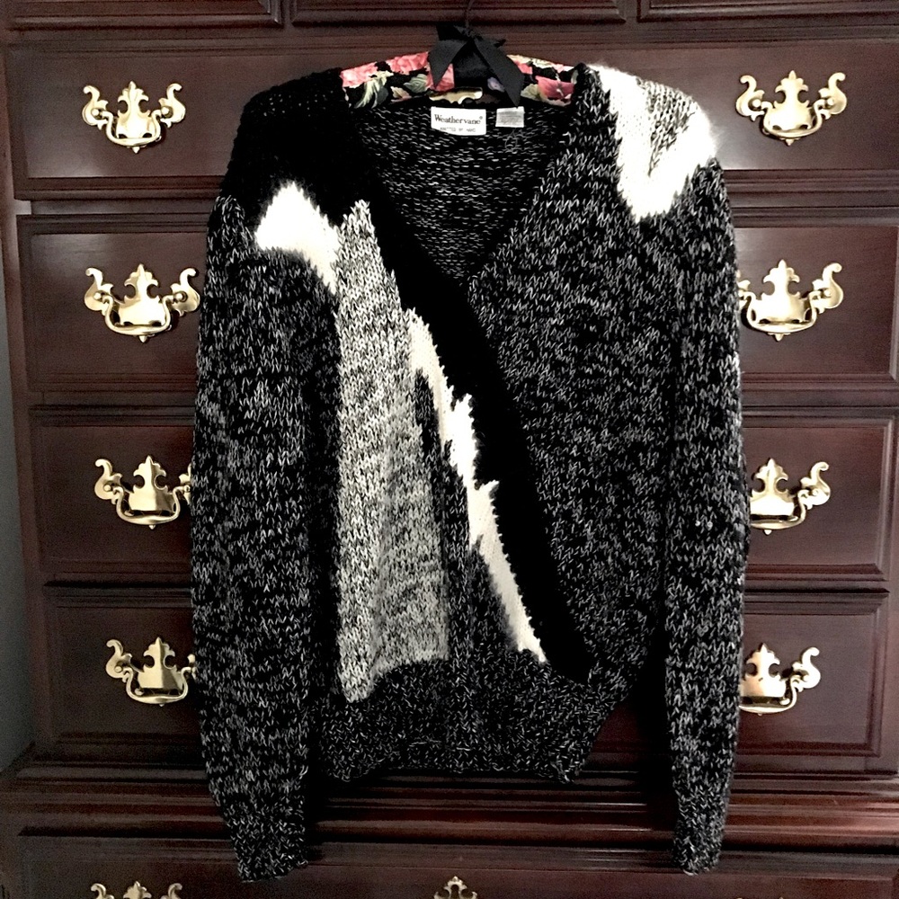 Vintage Intarsia Hand Knit Black Ivory Angora Blend Sweater Puff Shoulder Medium